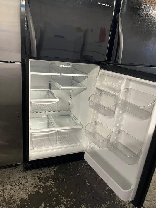 Frigidaire 21cu.ft -top freezer refrigerator black used refurbished 30β #RFF34AM