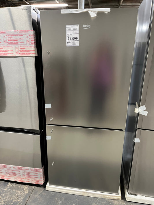 Open Box π¦ Bloomberg Bottom freezer  Refrigerator stainless steel w/ice maker Item number #RF636VB-TR 29β in