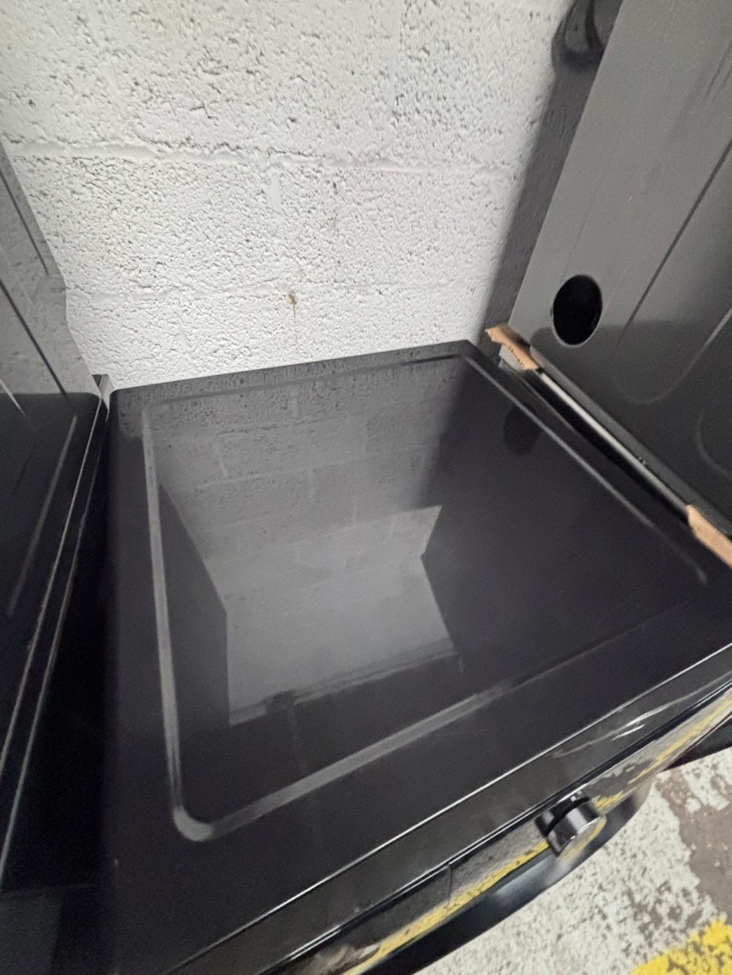 >>Samsung dark gray washer 5.CU.ft. Large capacity, in great condition 27” stackable or side by side used-refurbished #SGW1DR4B