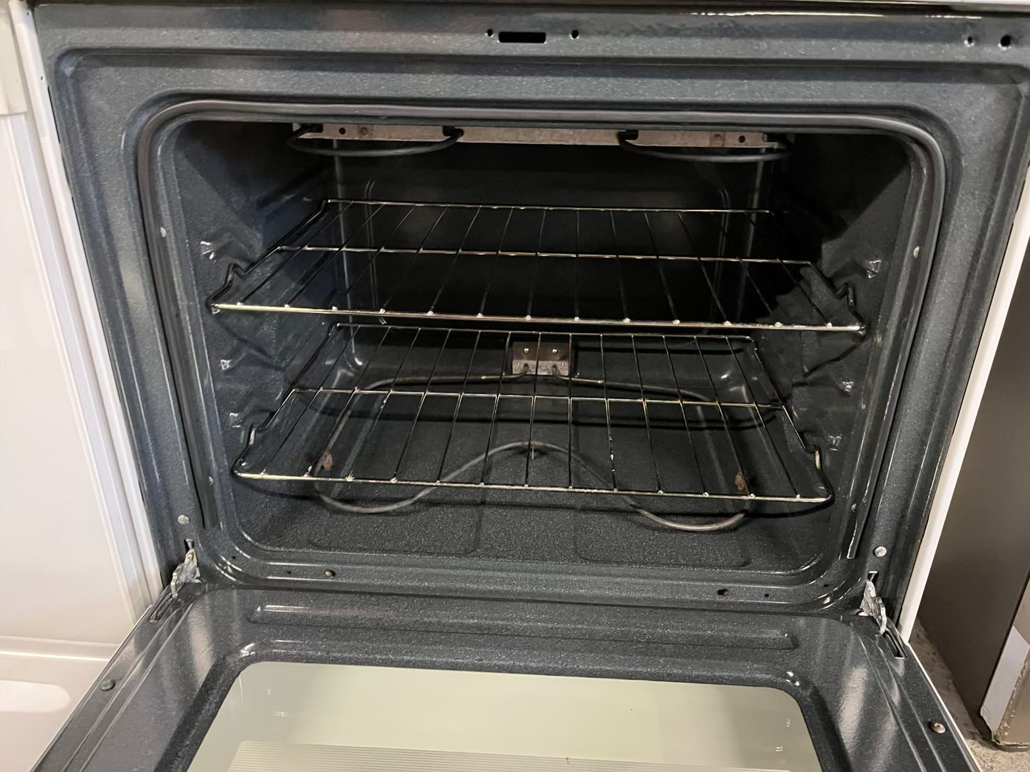 Whirlpool electric 220v range 4 burner bake broil in white Refurbished 30" #ER941DB