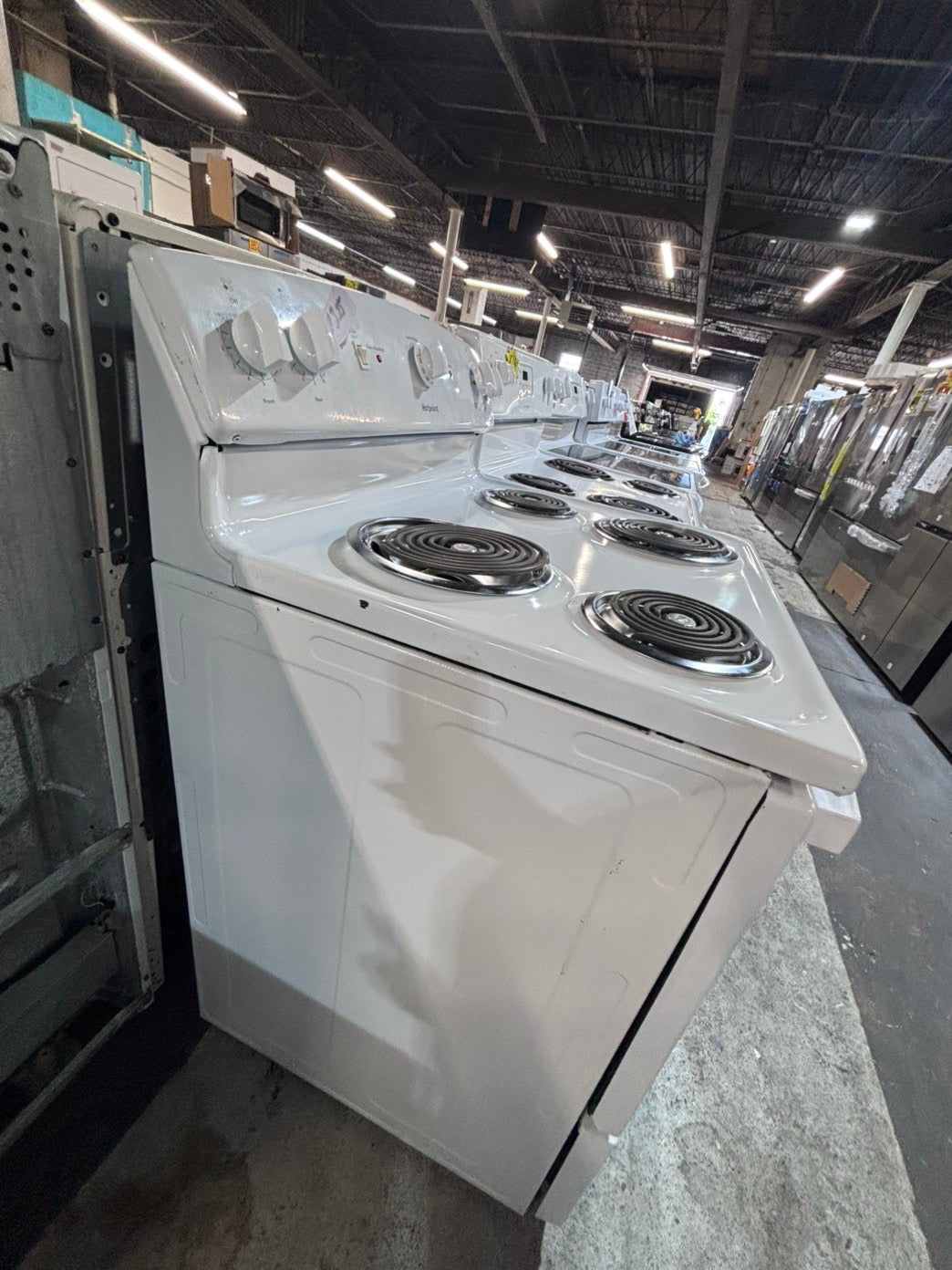 >*GE white electric coil top range coil 220v bake /Broil 4 burner used-Refurbished great condition 30" #EQQ6115B