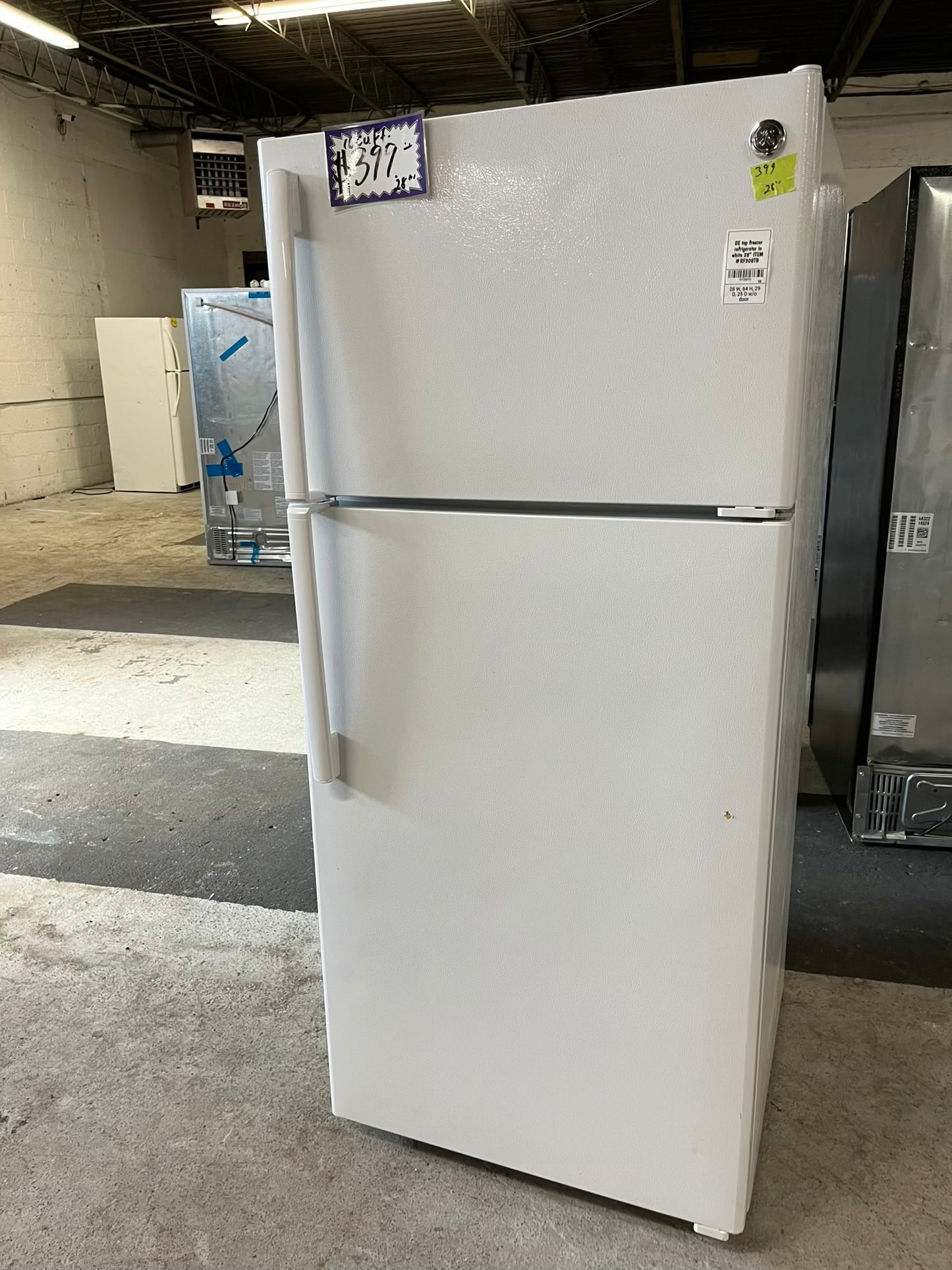 - GE top freezer refrigerator in white 28" ITEM #RF308TB