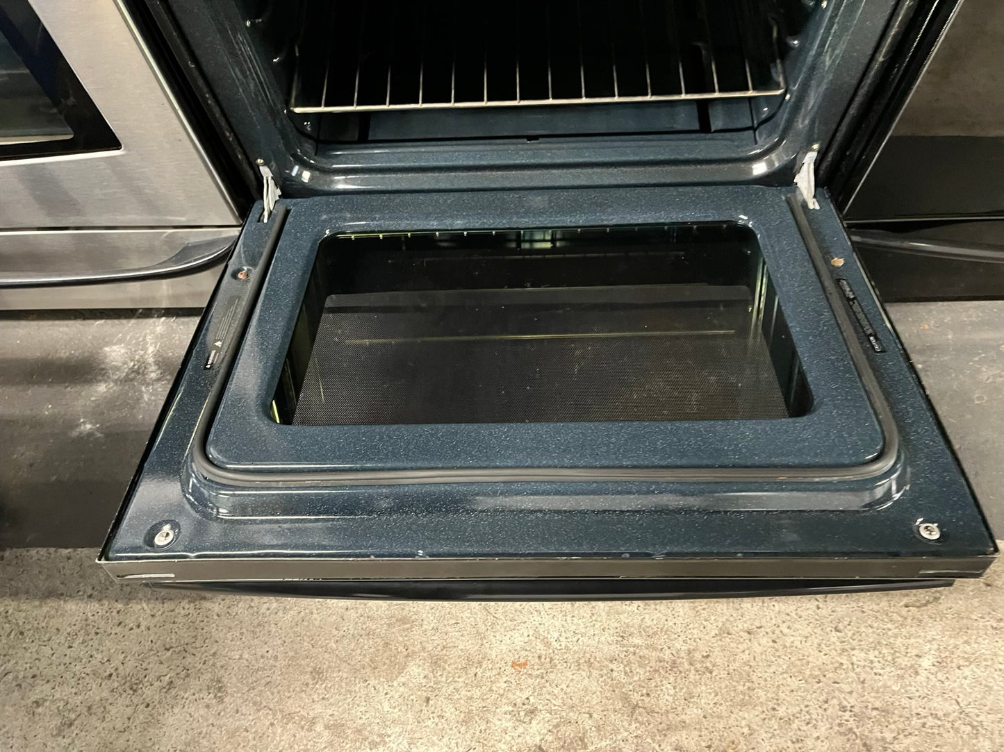 - GE GAS range black & stainless steel 4 burner bake broil 30” item number #RG112LB