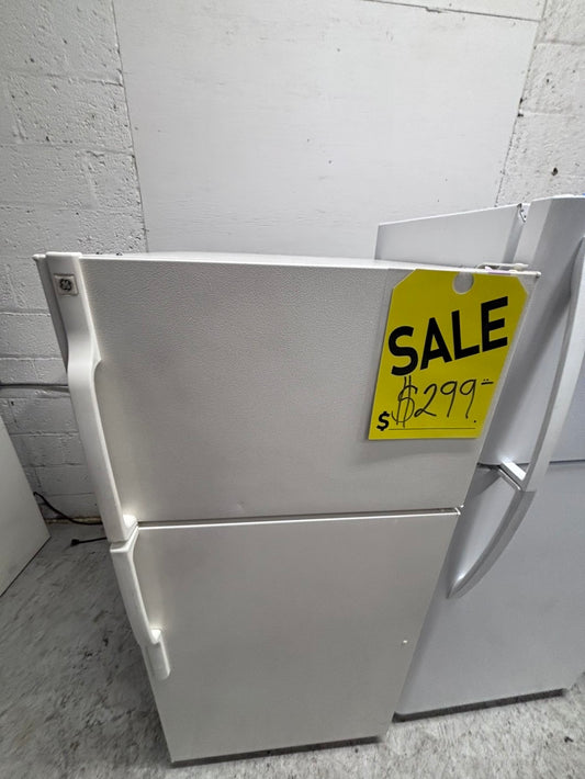 >GE 28”top freezer fridge in off white color used-refurbished #HJX19B