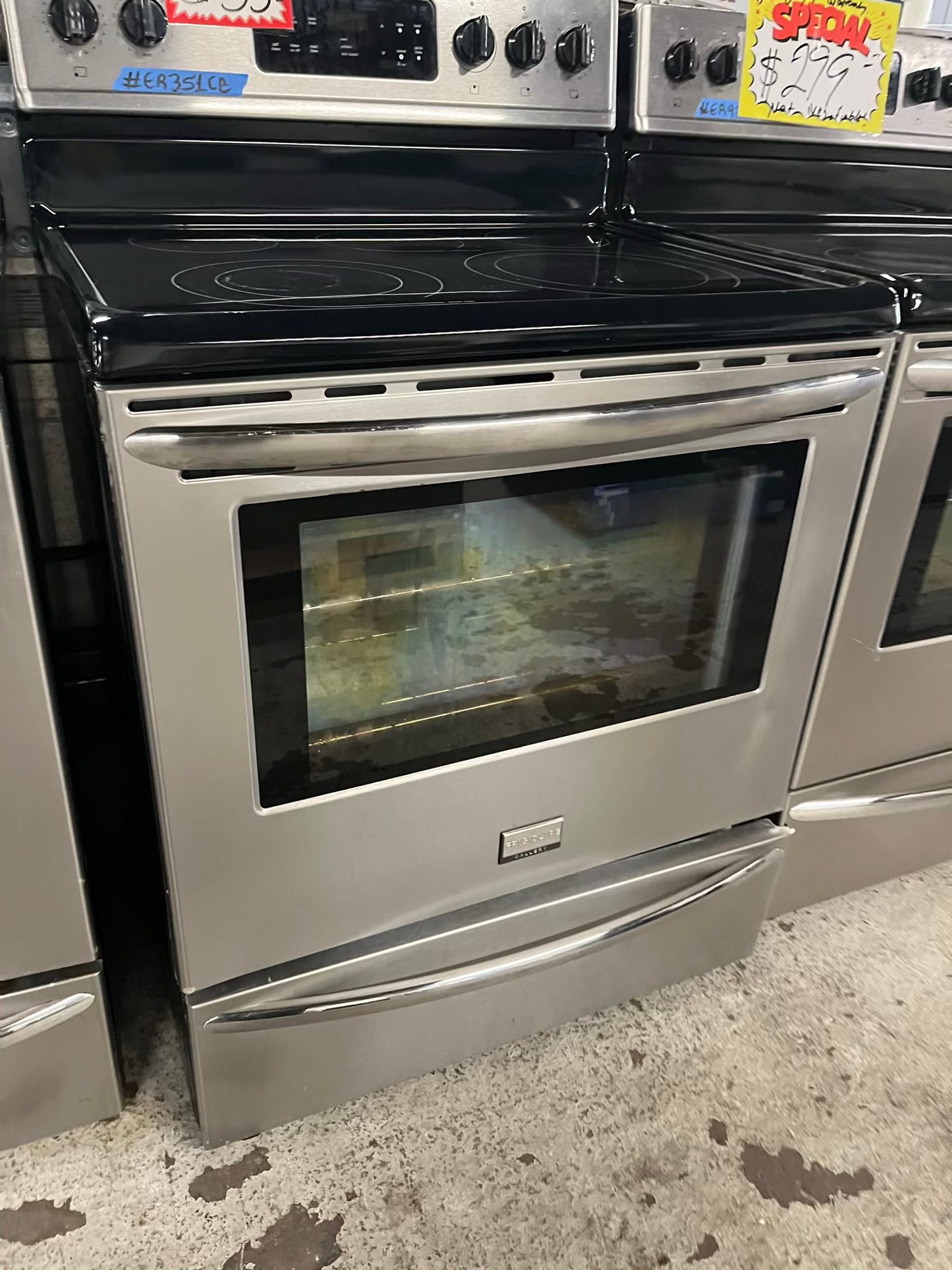 Frigidaire electric range stainless steel 5 burner warm zone bake broil self clean 30” item number #ER351CE