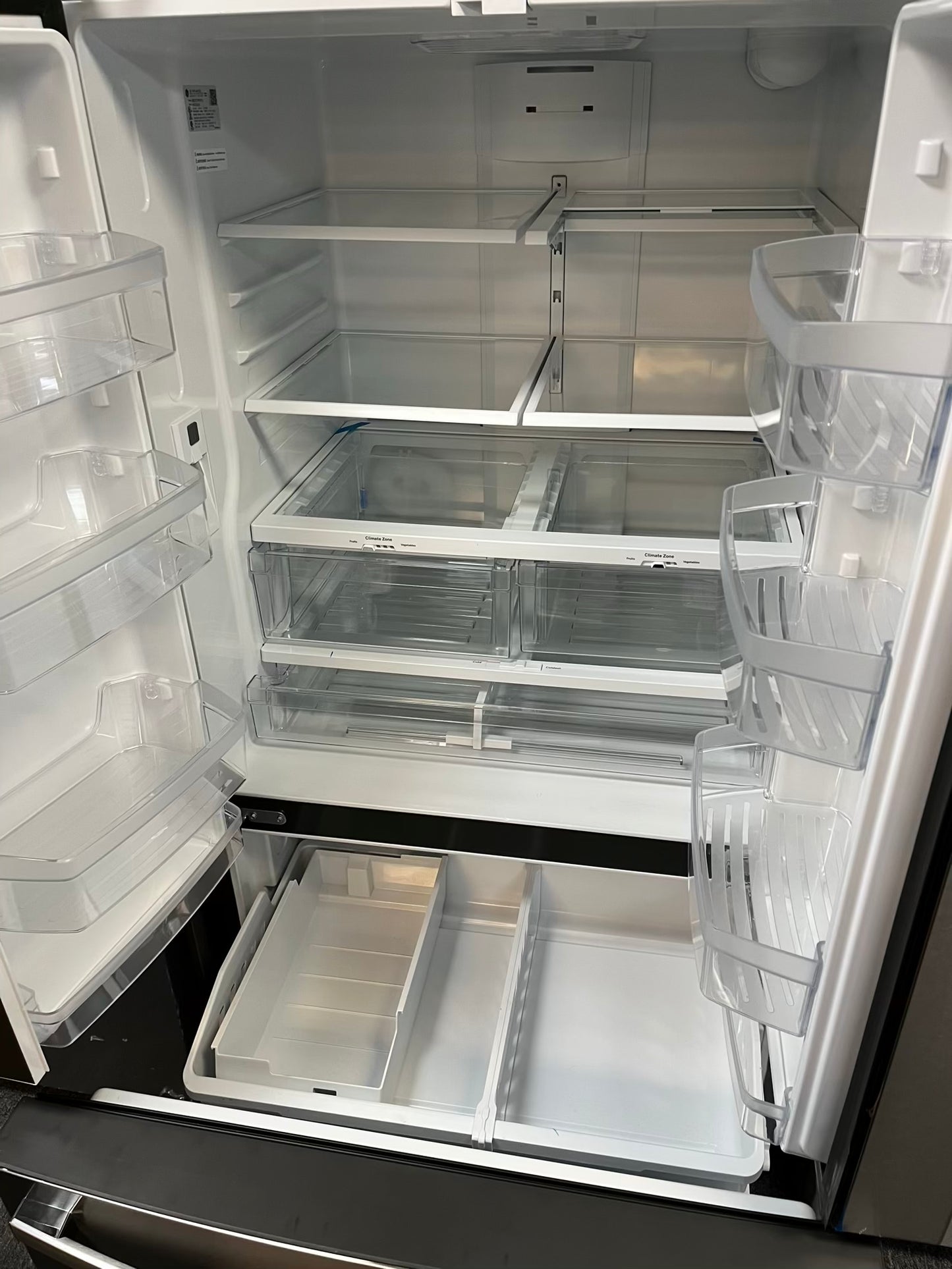 Customer Return | Scratch & Dent GE French door refrigerator stainless steel w/ice & water dispenser inside 36" #RF492GL
