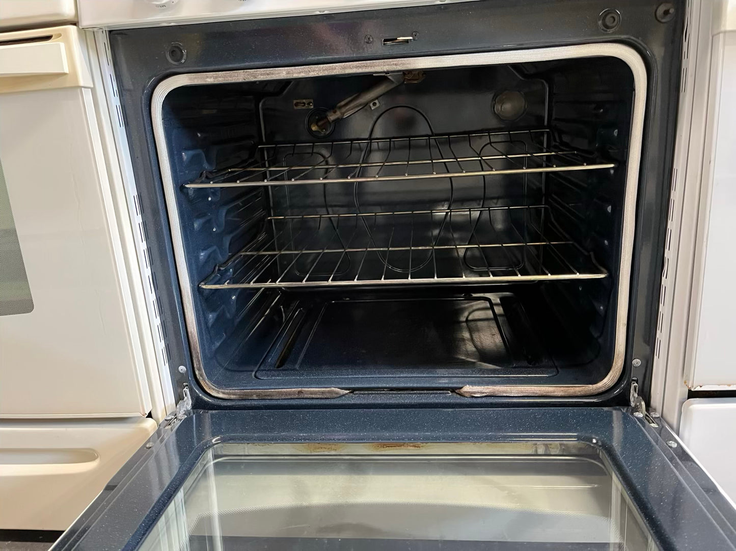 Samsung Gas range 5 burner bake broil self clean in white Refurbished 30" #GR212UB