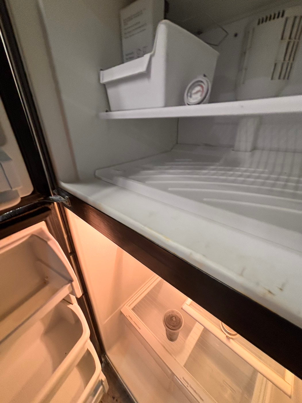 >*whirlpool  30” 18cu.ft -top freezer refrigerator black  with ice maker inside  used-refurbished #RW3B61B