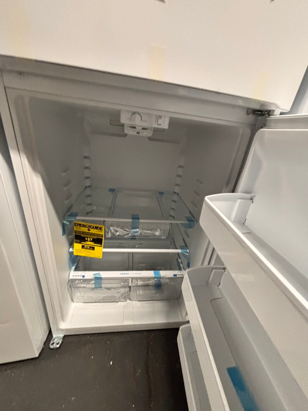 >Open box 📦 New scratch & dent Frigidaire 30” in. Top Freezer Refrigerator in white color  #RSD55B