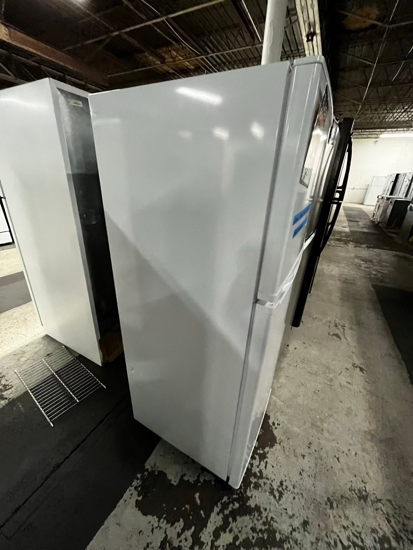 ~ Used | Refurbished Hotpoint top freezer refrigerator 24" #RF7739NB