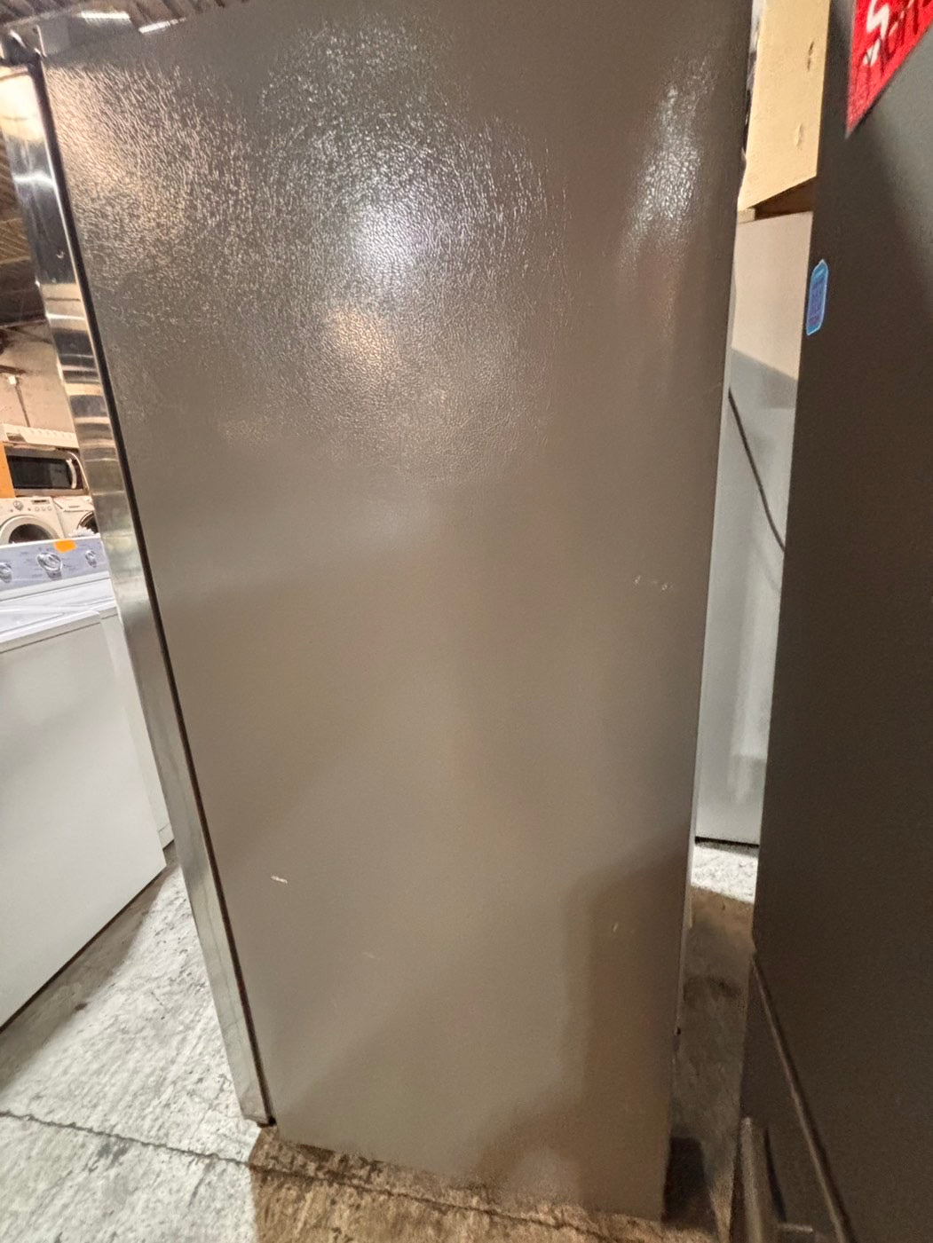 >*SALE🔥🔥LG 33”x 67”h x 29”depth side by side Refrigerator and freezer with ice & water #J1W773B