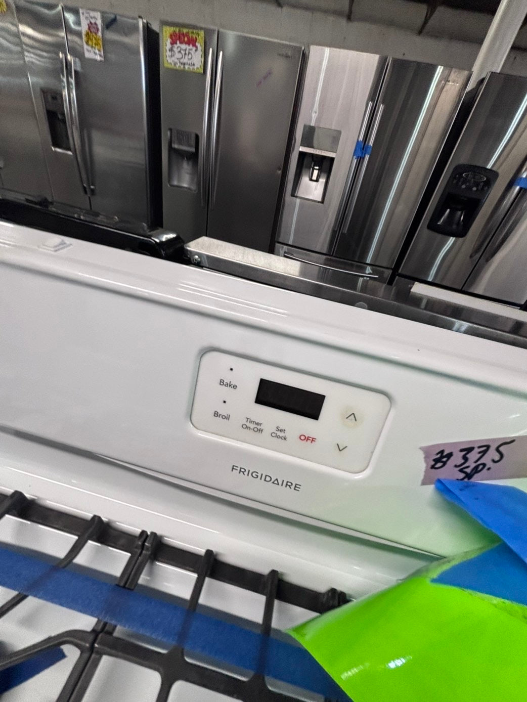 >*sale🔥frigidaire Gas range 4 burner bake broil Hi/Lo self clean in  white used-Refurbished 30” #FQY662B