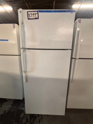 >28”Ge top freezer fridge white used-refurbished #ZZFL81B