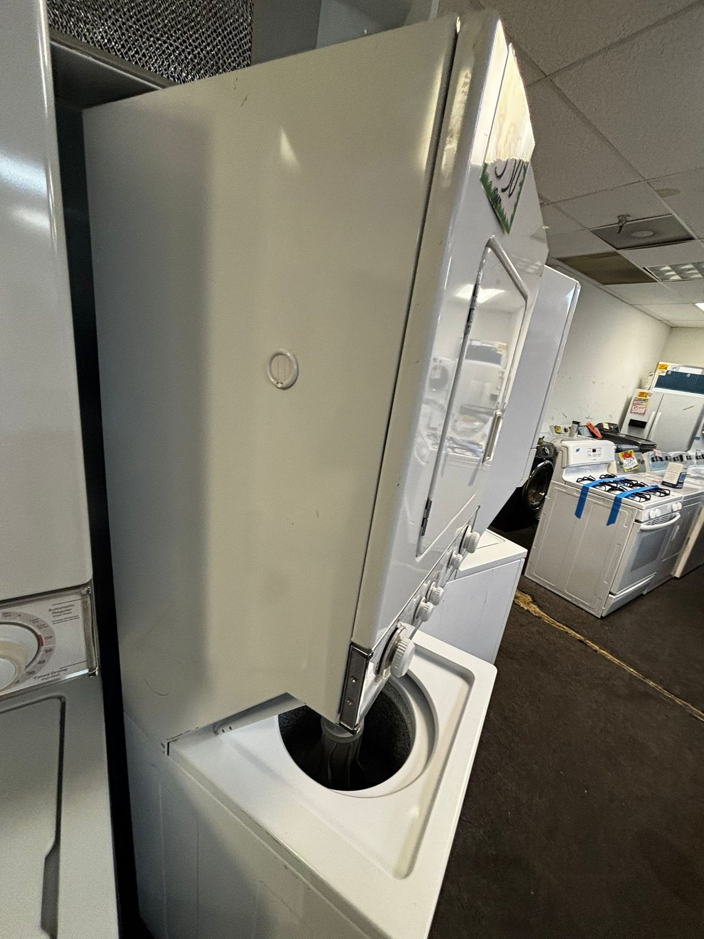 GE laundry center Electric 220v washer & dryer set in white 24" #LC426VL