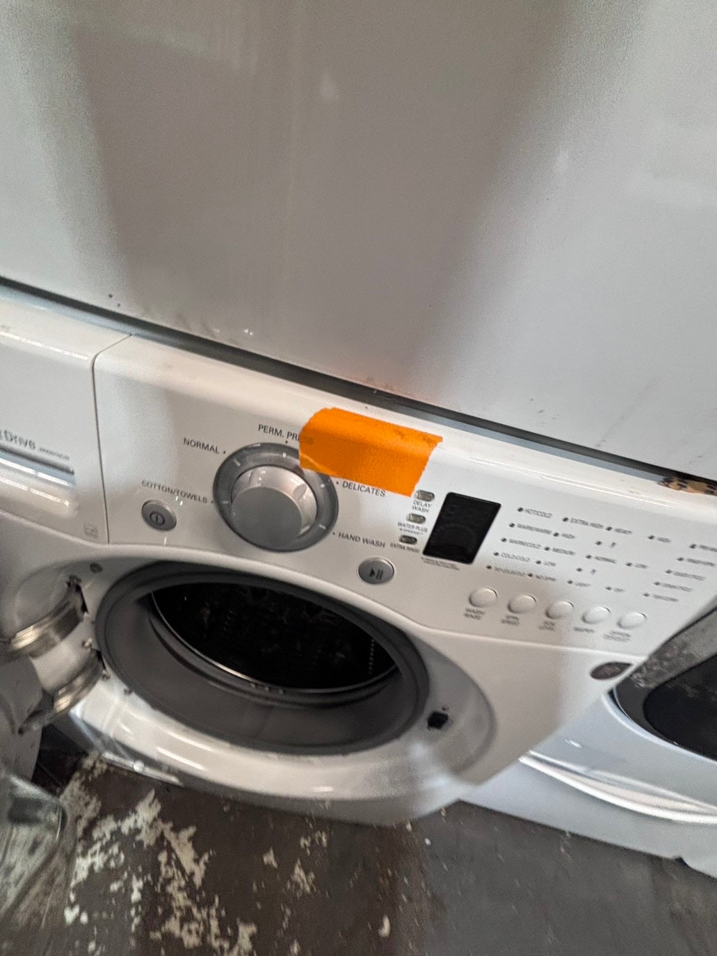 >*special 🔥LG GAS  washer large capacity& dryer steam set front load stackable or side by side white  27” in used-Refurbished #SFL3B6ET