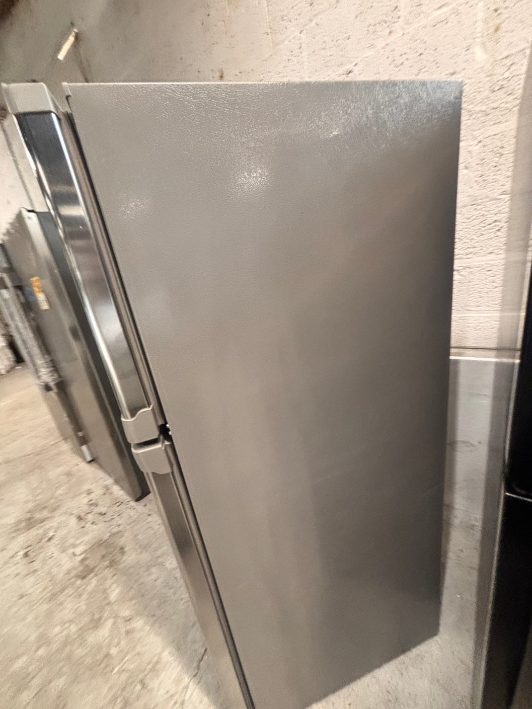 >Special🎈Whirlpool 33” Top freezer fridge in stainless steel color                 used-refurbished #RFZA213B
