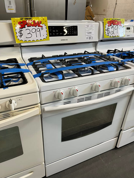 Samsung Gas range 5 burner bake broil self clean in white Refurbished 30" #GR212UB
