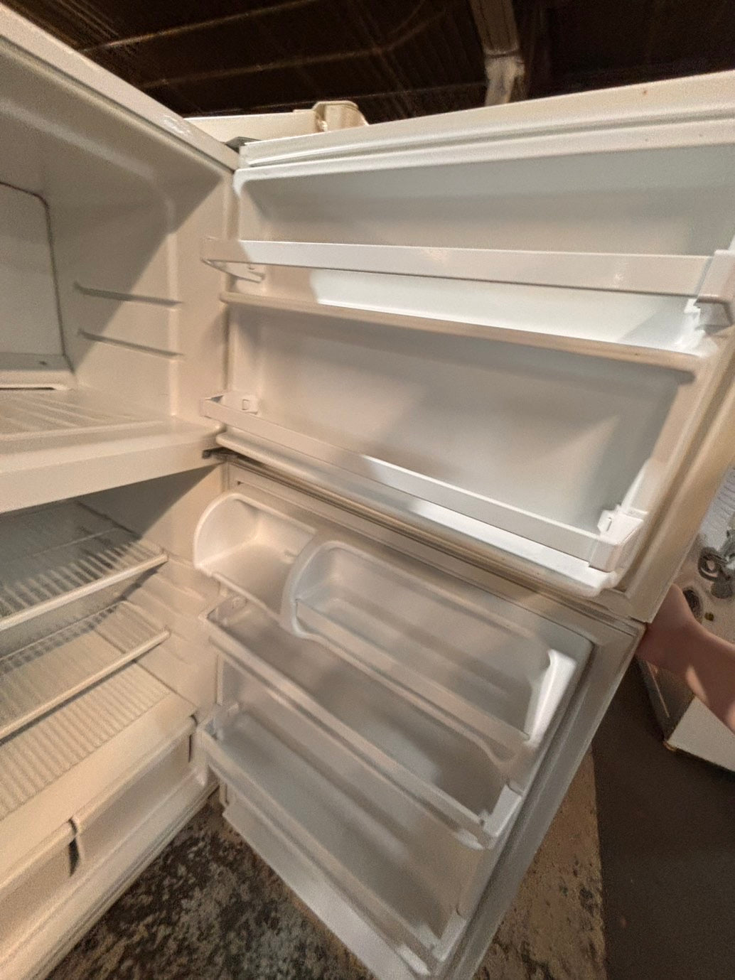 >*28”wide x 62h whirlpool top freezer fridge white working 💯 used-refurbished #RWC5YSB