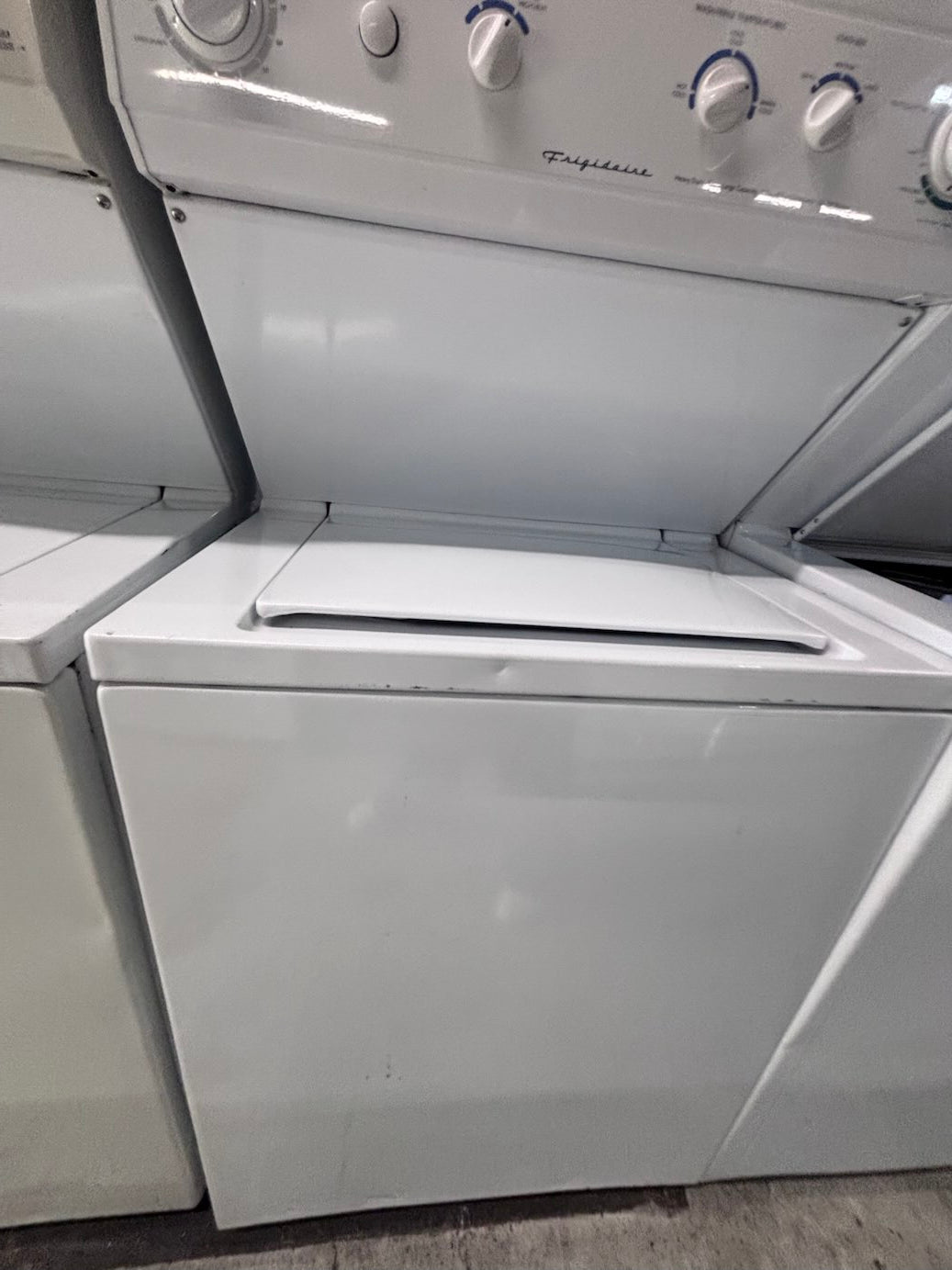 } Frigidaire used-  refurbished stacked laundry center Electric 220v washer & dryer unit in white 27" #LC27W13B