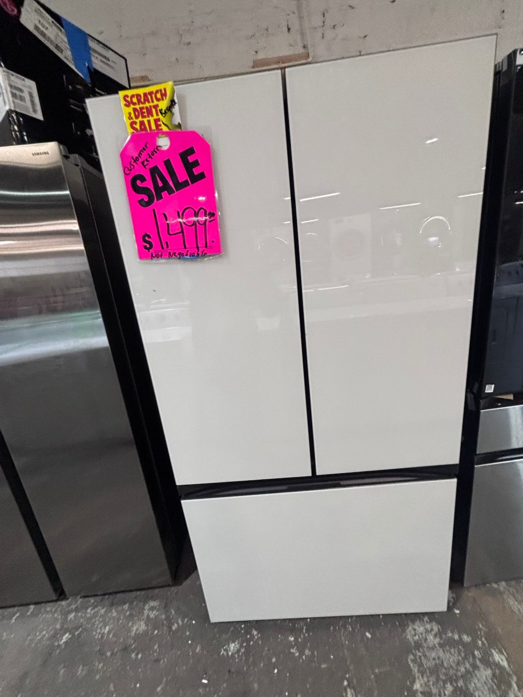 } new costumer returns ,Samsung Samsung - 36” Wide x 69h x 30.1/2 depth    , BESPOKE 30 cu. ft. 3-Door French Door Smart Refrigerator with Beverage Center - White Glass #RSZQX4B