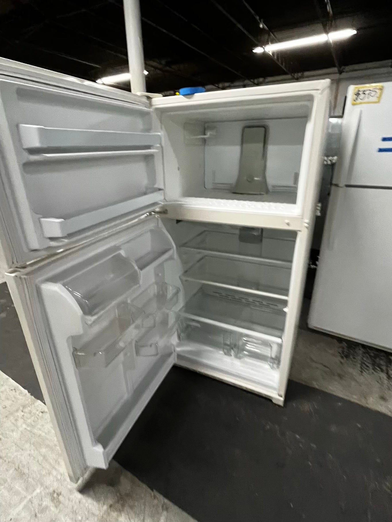 * 🎉 Black Friday ⚡️ Whirlpool top freezer refrigerator in off white no ice maker 28" #RF34774TB