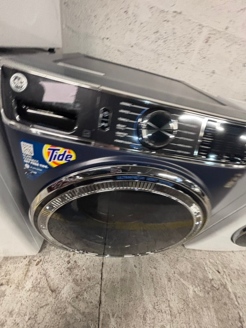 >>GE ENERGY STAR 4.8 Cu. Ft. Capacity Smart Front Load Washer with UltraFresh Vent System with OdorBlock and Saniti great condition 28”stackable or side by side  used-refurbished  #FWRA46B