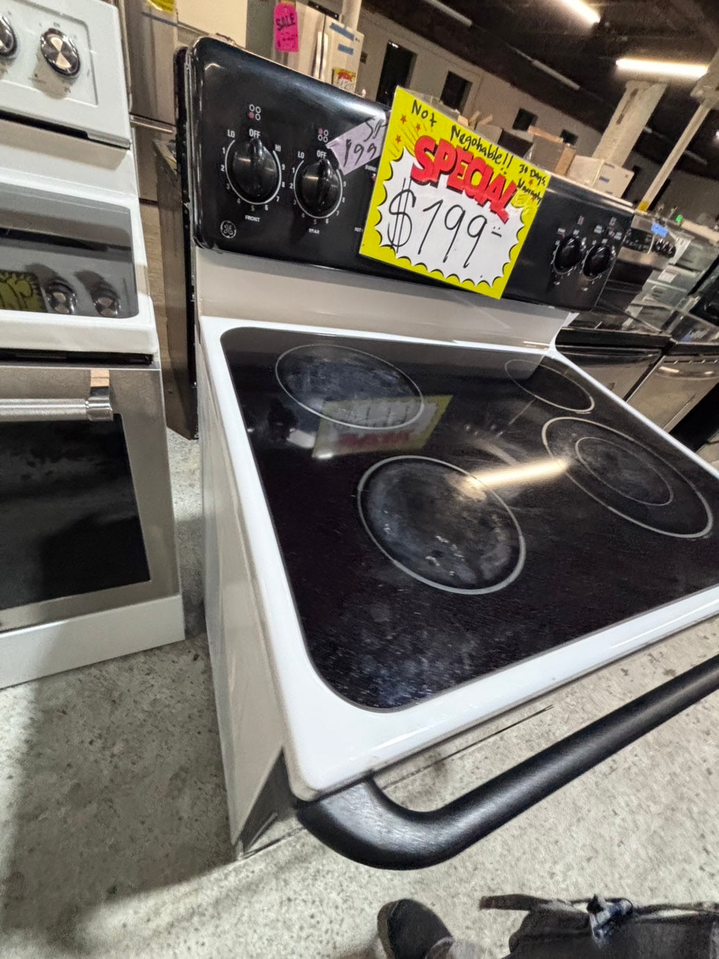 >*special 🔥 GE electric 220v glass top range bake Broil roast self clean black & white  30" used-Refurbished #ESG131B