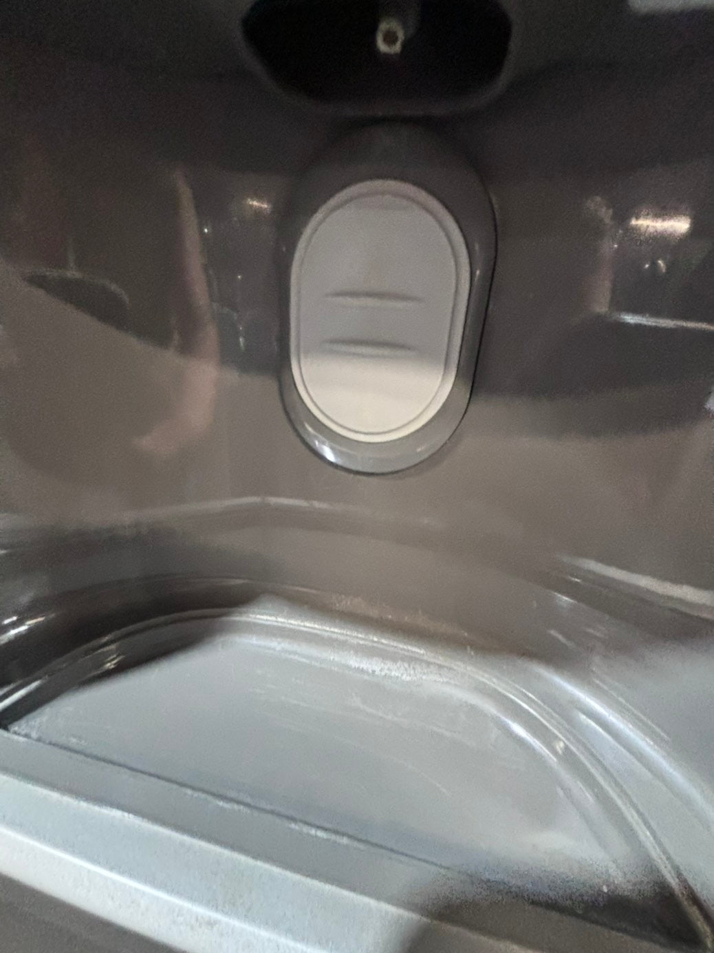 >*36”Bosch counter depth side by side doors  fridge stainless steel color  (ice maker  doesn’t work) only water 💦 dispenser works !doesn’t affect on the others functions. 36” #BS41VWB