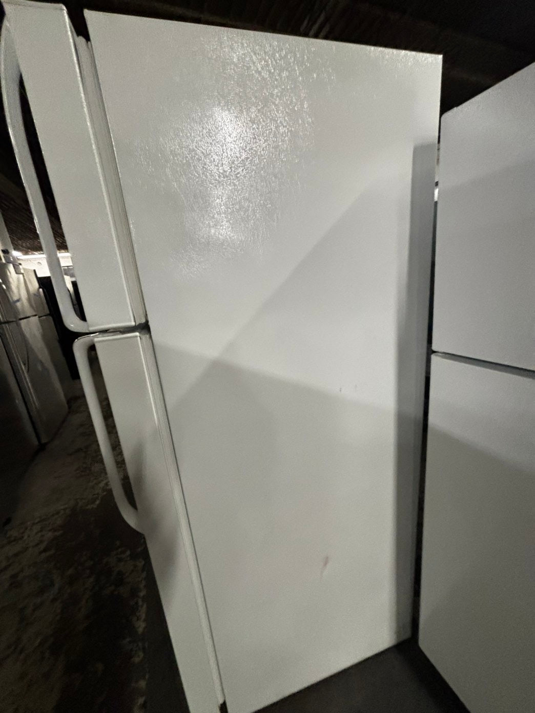 >28”Ge top freezer fridge white used-refurbished #RFL81B