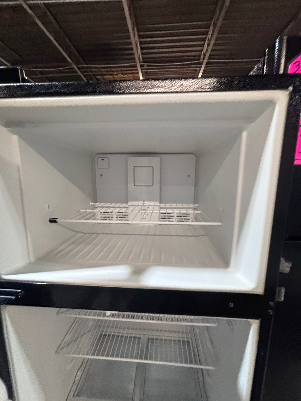 >>28”frigidaire  top freezer fridge white used-refurbished #FTFQZ1B