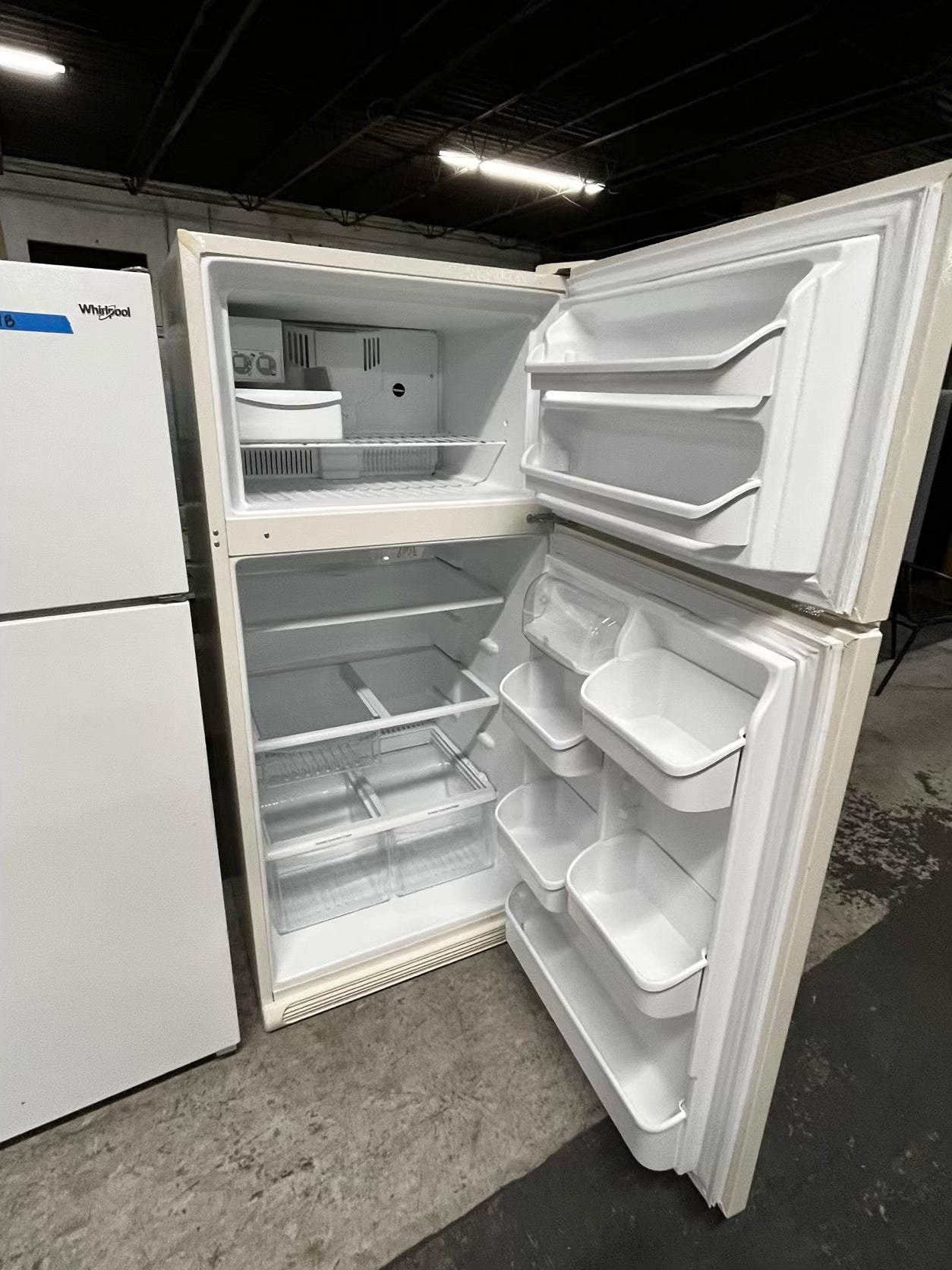 Kenmore top freezer refrigerator in off white used refurbished 30’ #RF394JB
