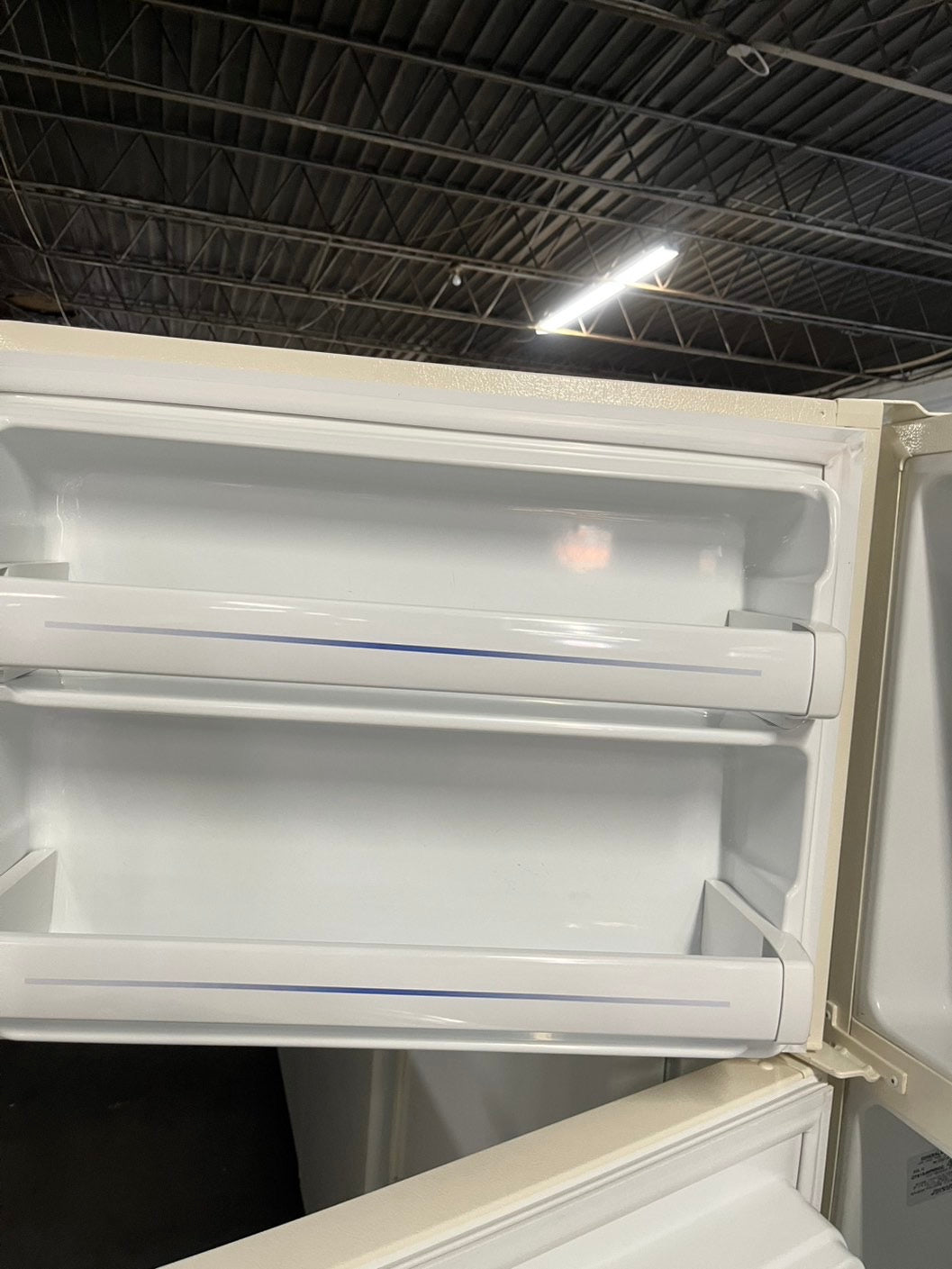 💫🥳 =Ge 30”  with iced maker top freezer refrigerator in  off white W/ice maker used refurbished 30’ #RFGEF34B