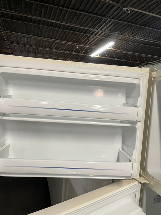 💫🥳 =Ge 30”  with iced maker top freezer refrigerator in  off white W/ice maker used refurbished 30’ #RFGEF34B