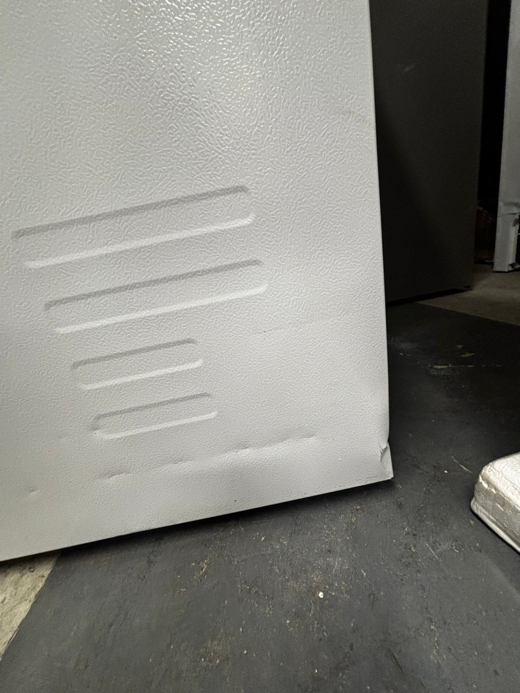 >new scratch and dent -Open box 📦.  This 28 inch freestanding top freezer refrigerator has a generous 18 cu. ft. of space, perfect for storing groceries. The Multi-Air Flow system maintains ideal humidity and temperature levels, keeping your food #RFG18B
