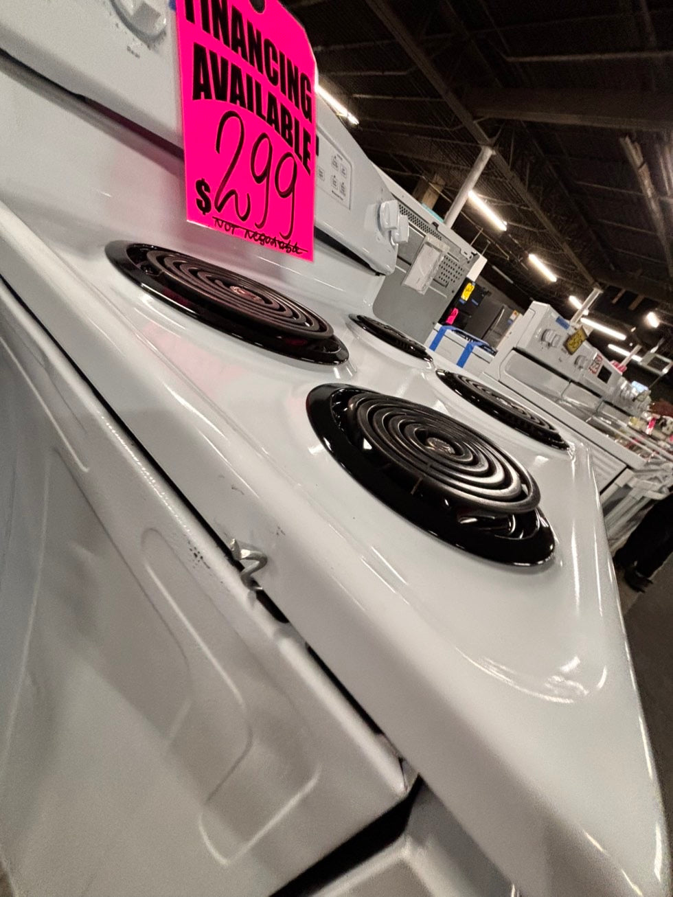 >GE white electric coil top range like new coil 220v bake /Broil 4 burner used-Refurbished  great condition 30" #GRE6H5B