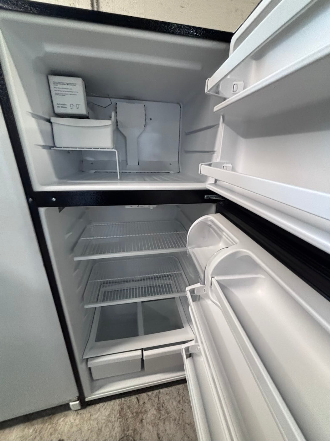 }28”w x 68 1/2h. Whirlpool  top freezer fridge with ice 🧊 maker inside ,black  working 💯  used-refurbished #FT67SRB