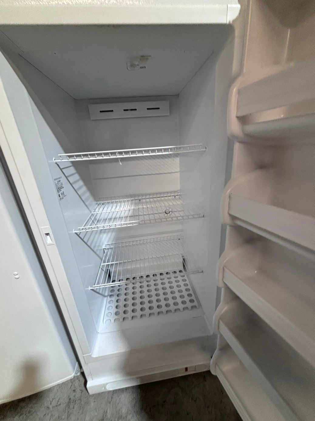 >>special 💥Frigidaire up-right freezer white 14.cu.ft Refurbished-used #FKUP14B