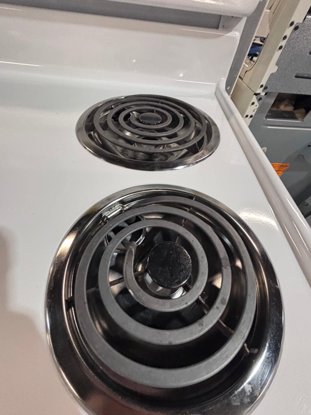 >*frigidaire white  electric coil top range coil 220v bake /Broil 4 burner used-Refurbished  great condition 30" #ESTP55B