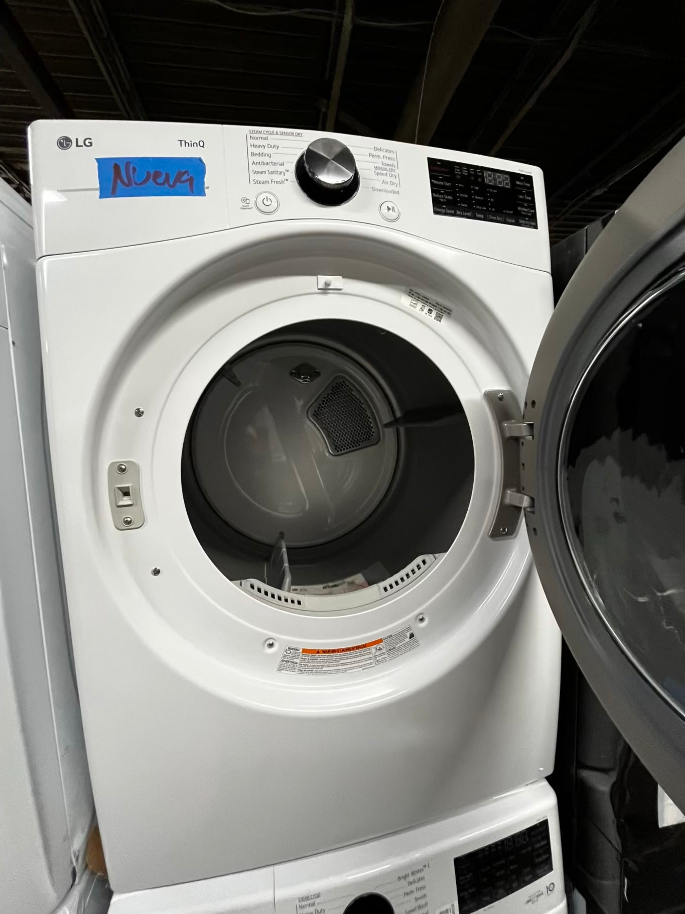 -Open Box 📦 Scratch & Dent 4.5 cu. ft. Ultra Large Capacity Front Load Washer - White
WM4000HWA & 7.4 cu. ft. Large Capacity Front Load Electric Dryer - White DLEX4000W Set / stock number #WD737CB