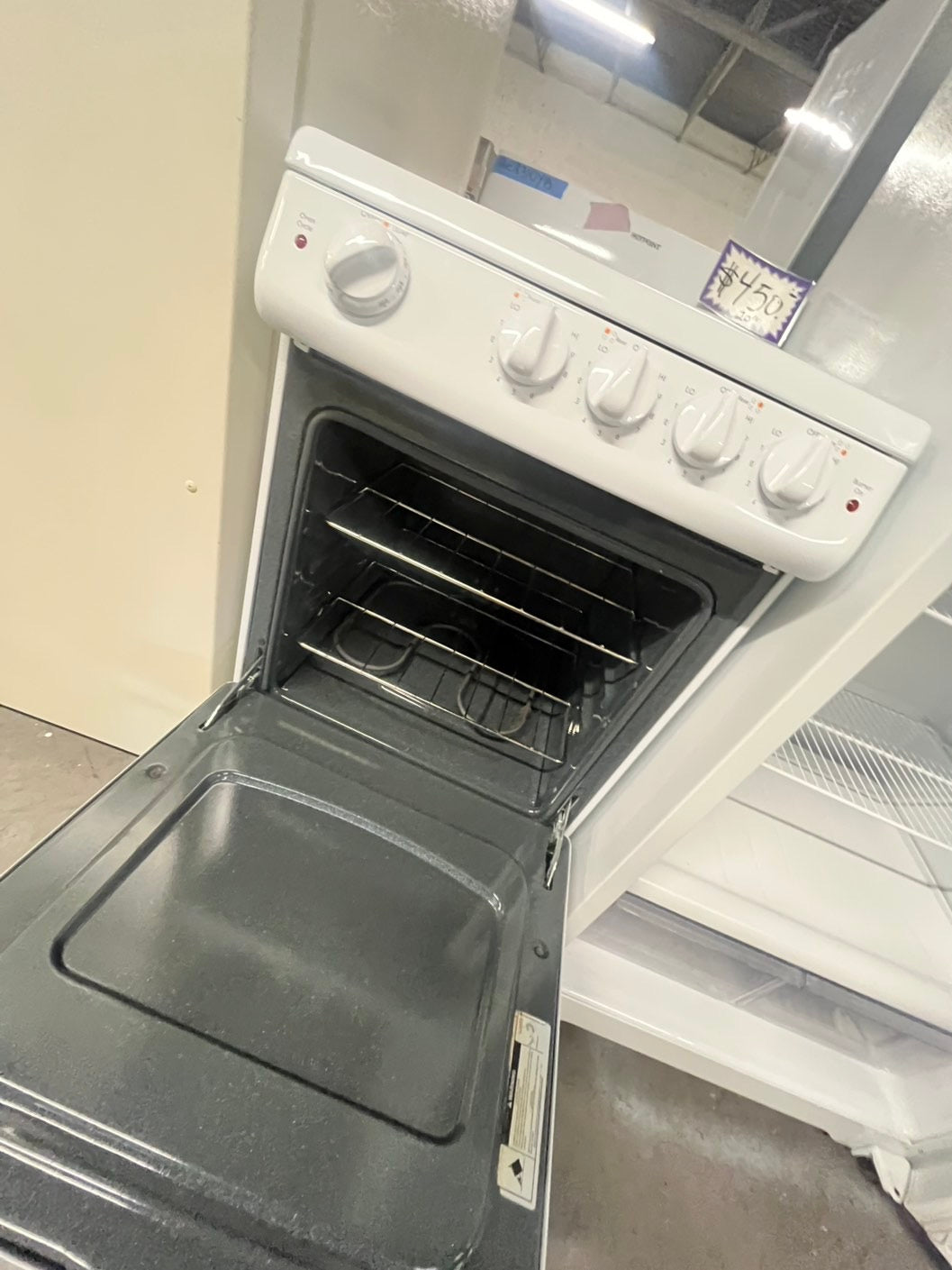 *🔥black Friday sale ‼️package deal 2Pcs set Ge 28” Top freezer fridge 28” wide  & Hotpoint electric coils top electric stove white 20” #RFELC10CB