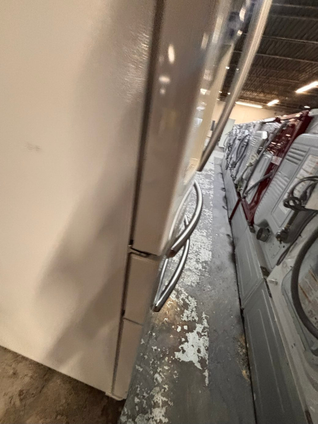 }}Samsung used-Refurbished 36”w x69h x 30” 4 doors  refrigerator white  w/ice & water dispenser  (👀The numbers on the screen are only partially visible).  #SSWF73B