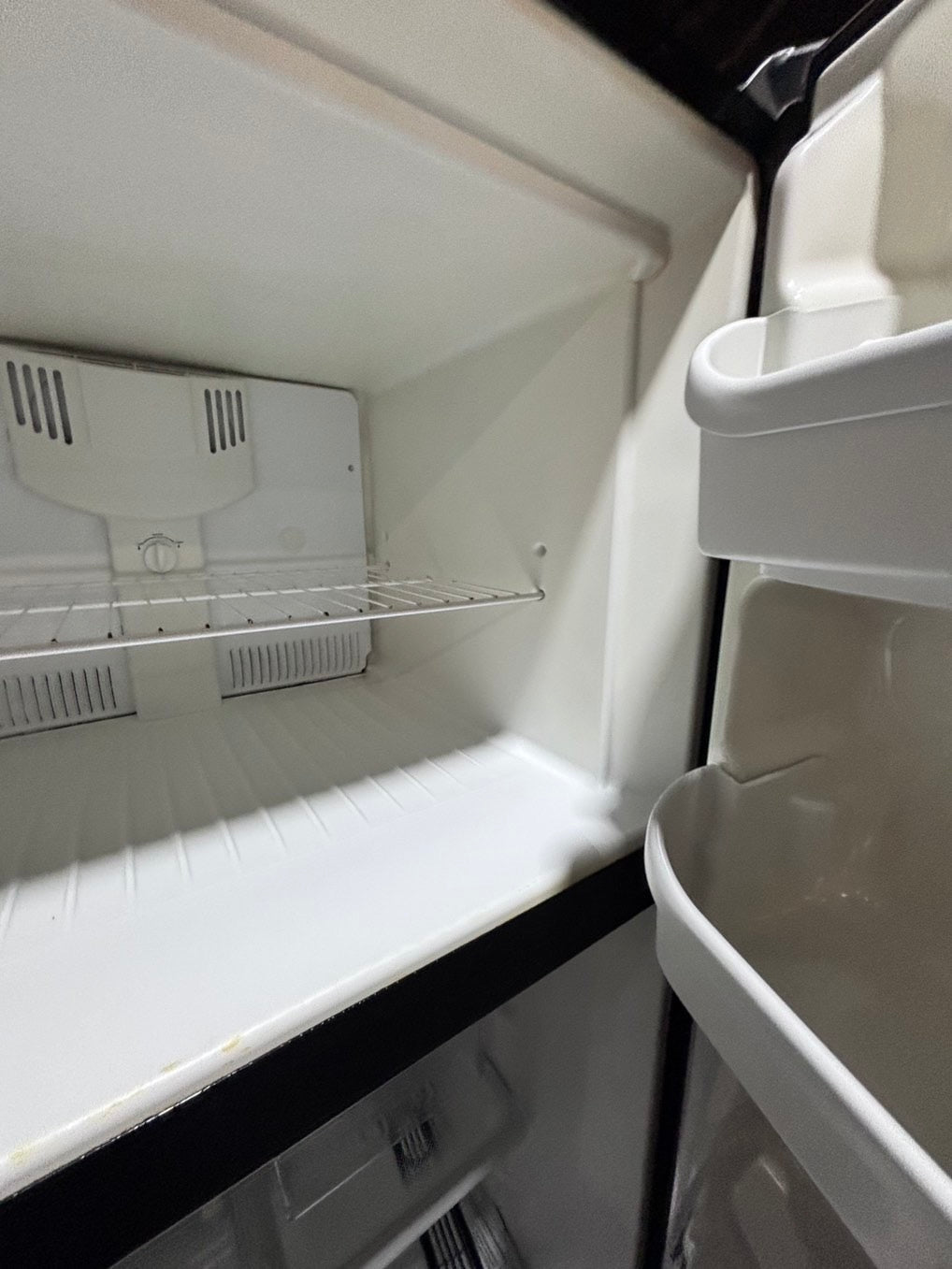 >>Frigidaire 21cu.ft -top freezer refrigerator stainless steel -used refurbished 30” #RFB446B