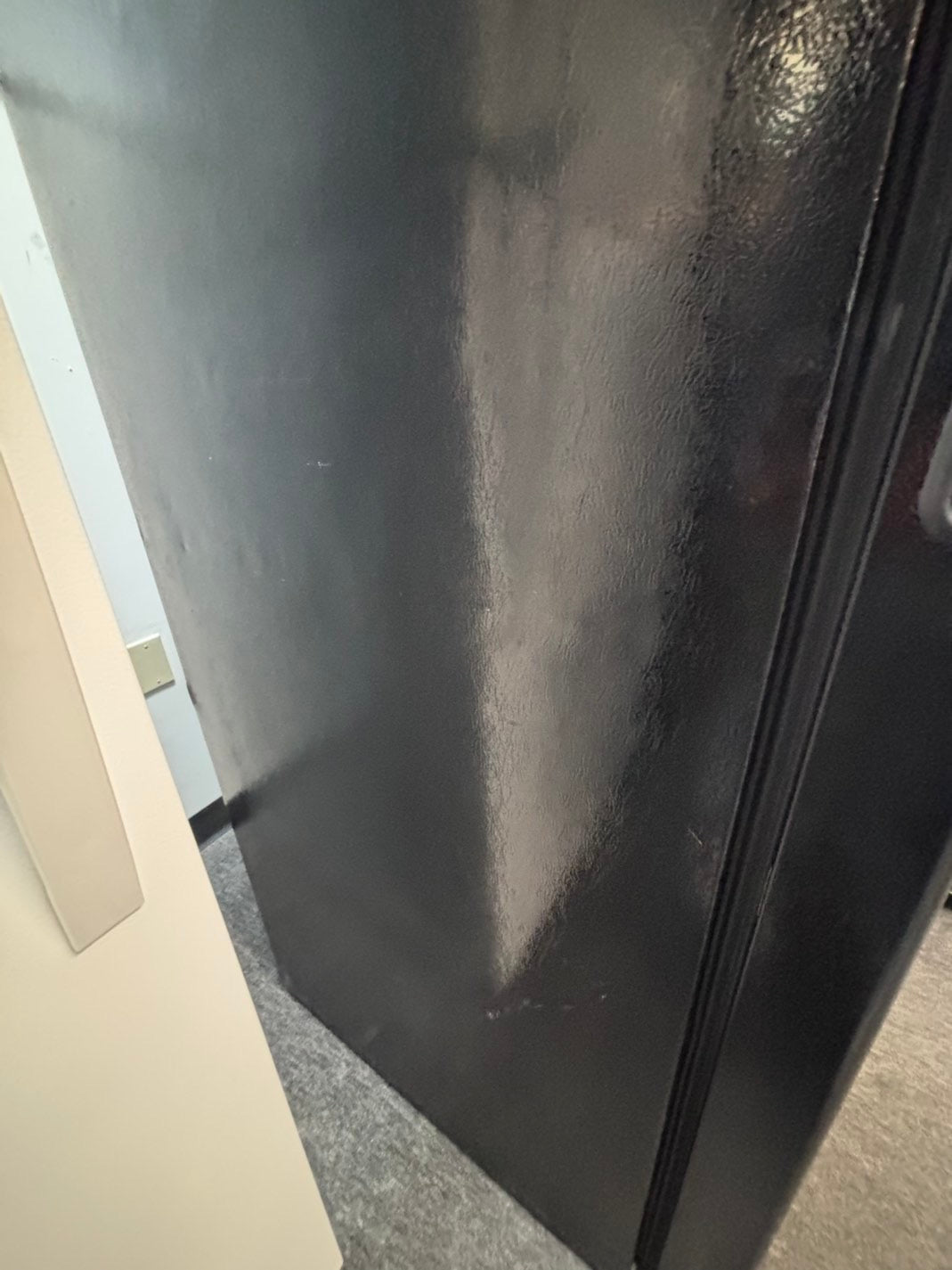 >Hot point  28”top freezer fridge black used-refurbished #HJX13B