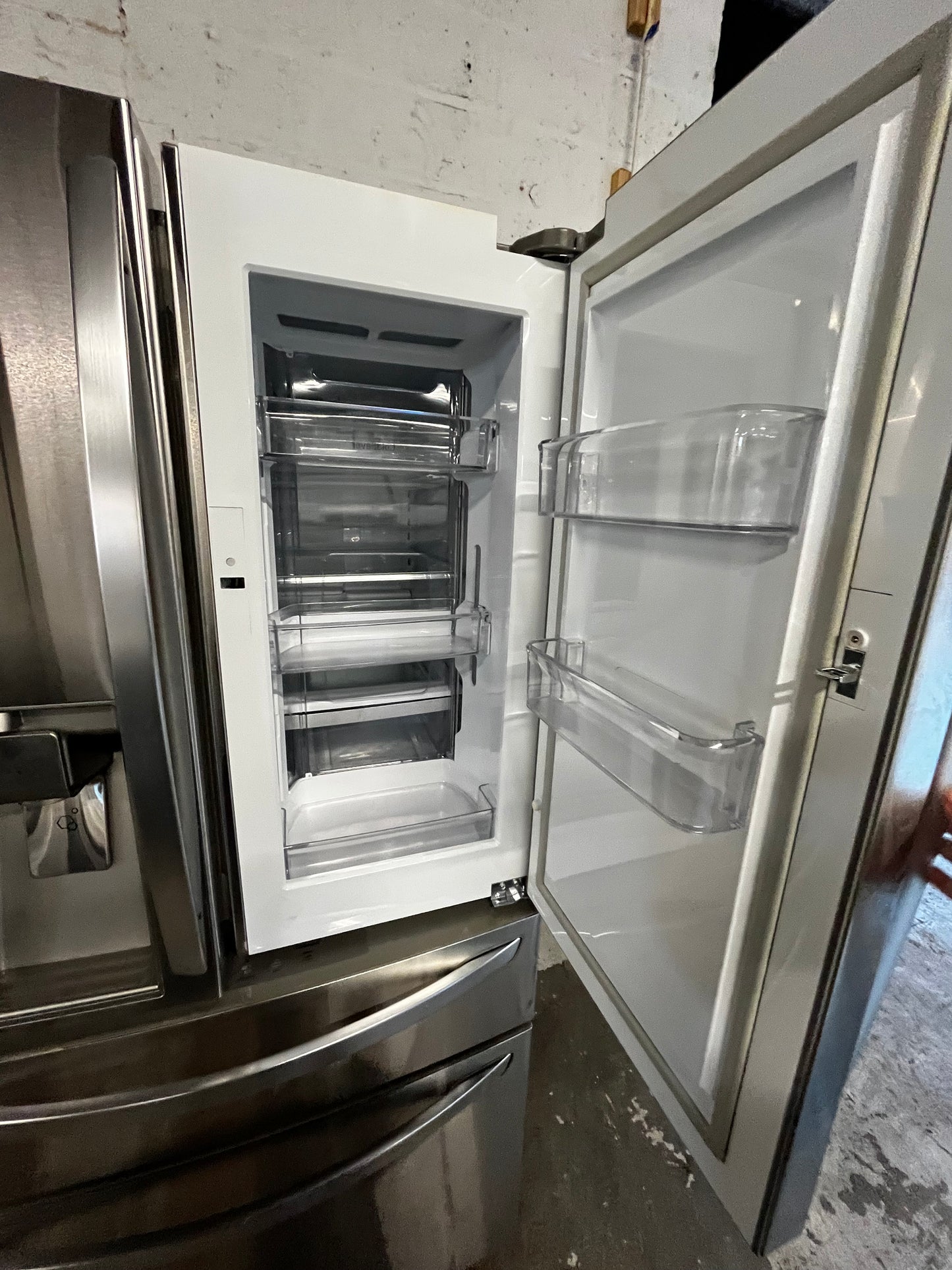 🎁 Holiday Sale 🎄 LG Four door refrigerator Showcase stainless steel w/ice water dispenser 36" Refurbished *NO water ice dispenser #RF22941B