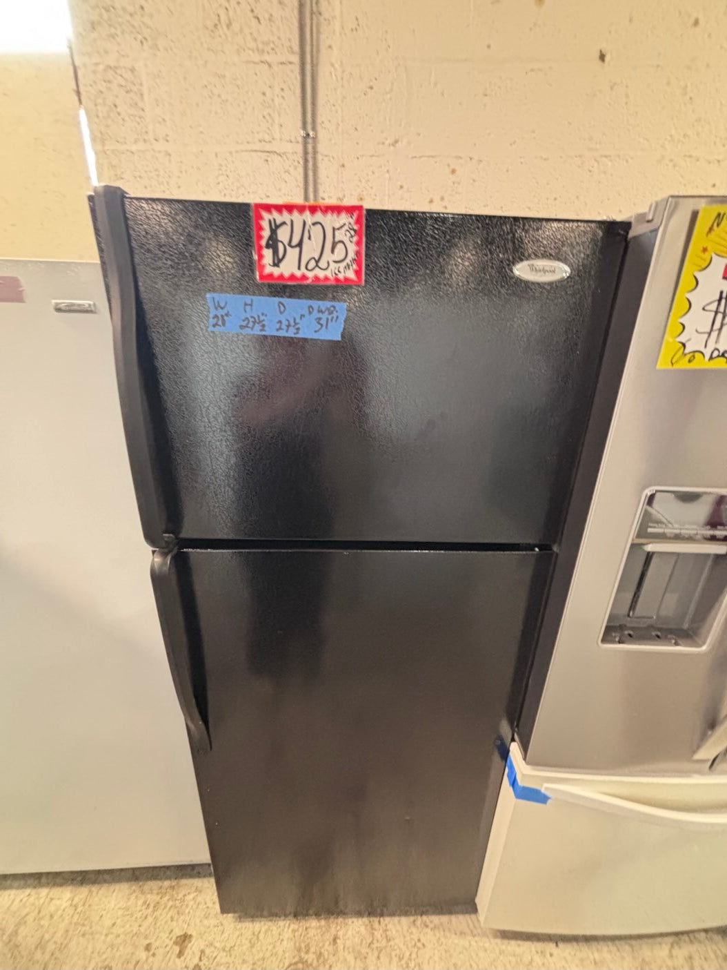 }28”w x 68 1/2h. Whirlpool  top freezer fridge with ice 🧊 maker inside ,black  working 💯  used-refurbished #FT67SRB