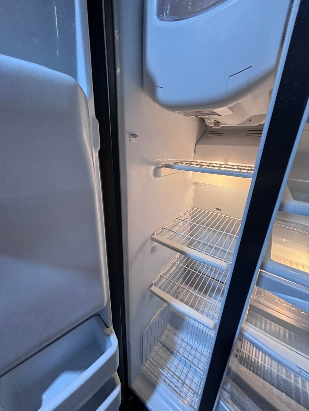 >>36” GE side by side Refrigerator and freezer stainless steel w/ice water dispenser 36” #AR243B