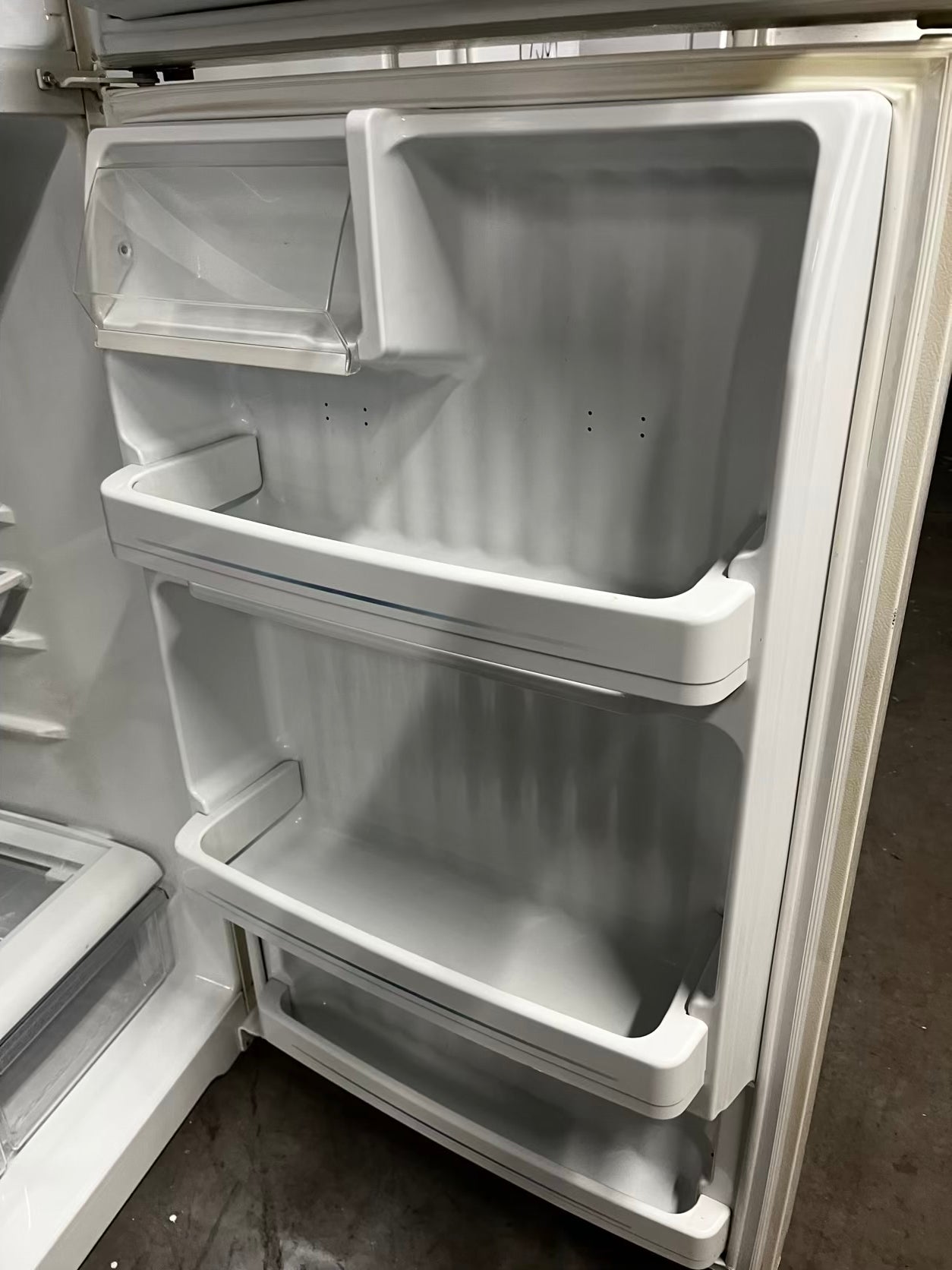 🎄Holiday Sale 🎁 GE top freezer refrigerator in off white used refurbished 28” #RF97352B