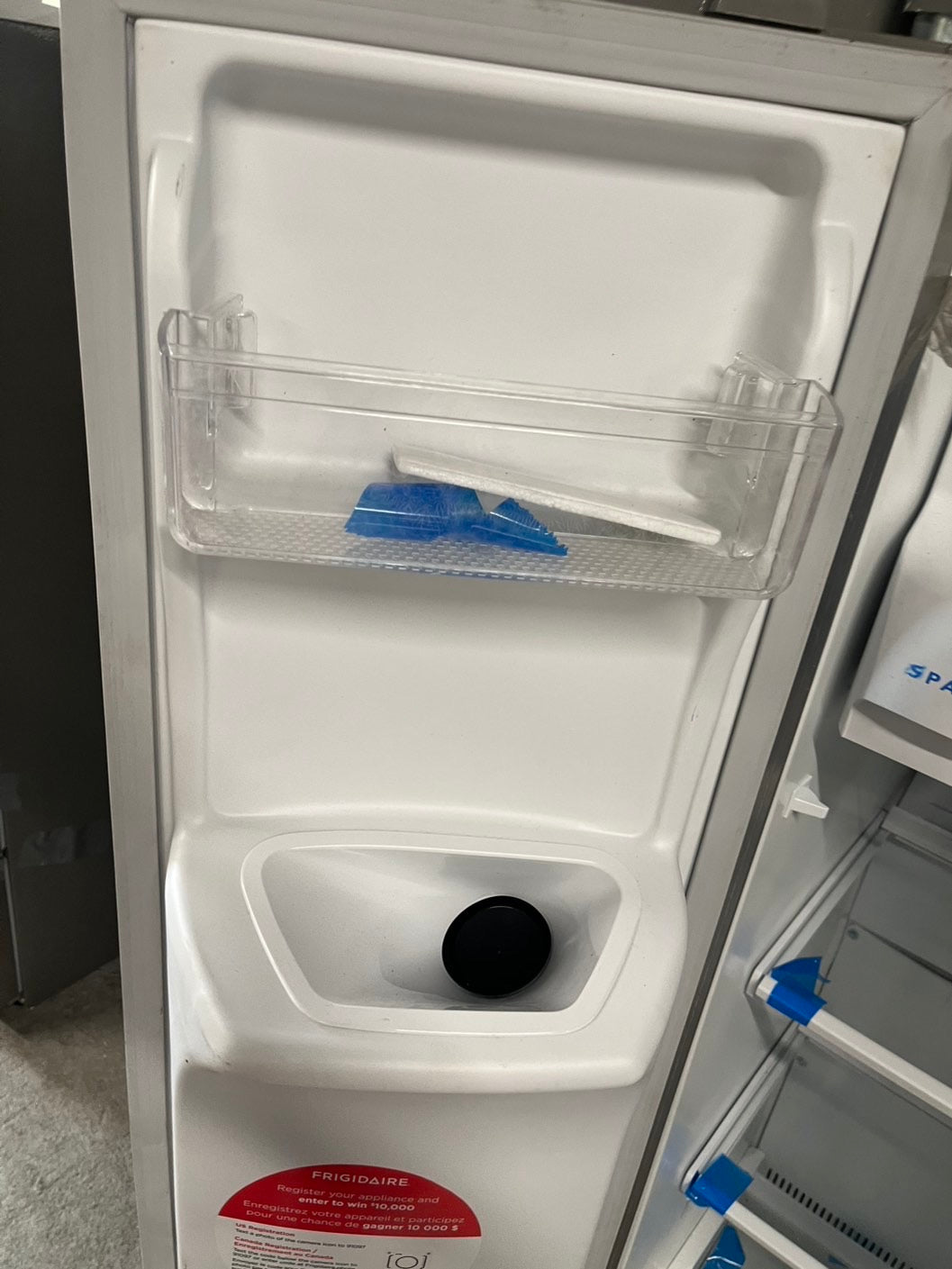 🎉Special 🎉Open Box 📦 | scratch & dent Frigidaire
36.1 in. 22.3 cu. ft. Counter Depth Side-by-Side Refrigerator in Stainless Steel with iced maker & water dispenser #FGAM23CBB