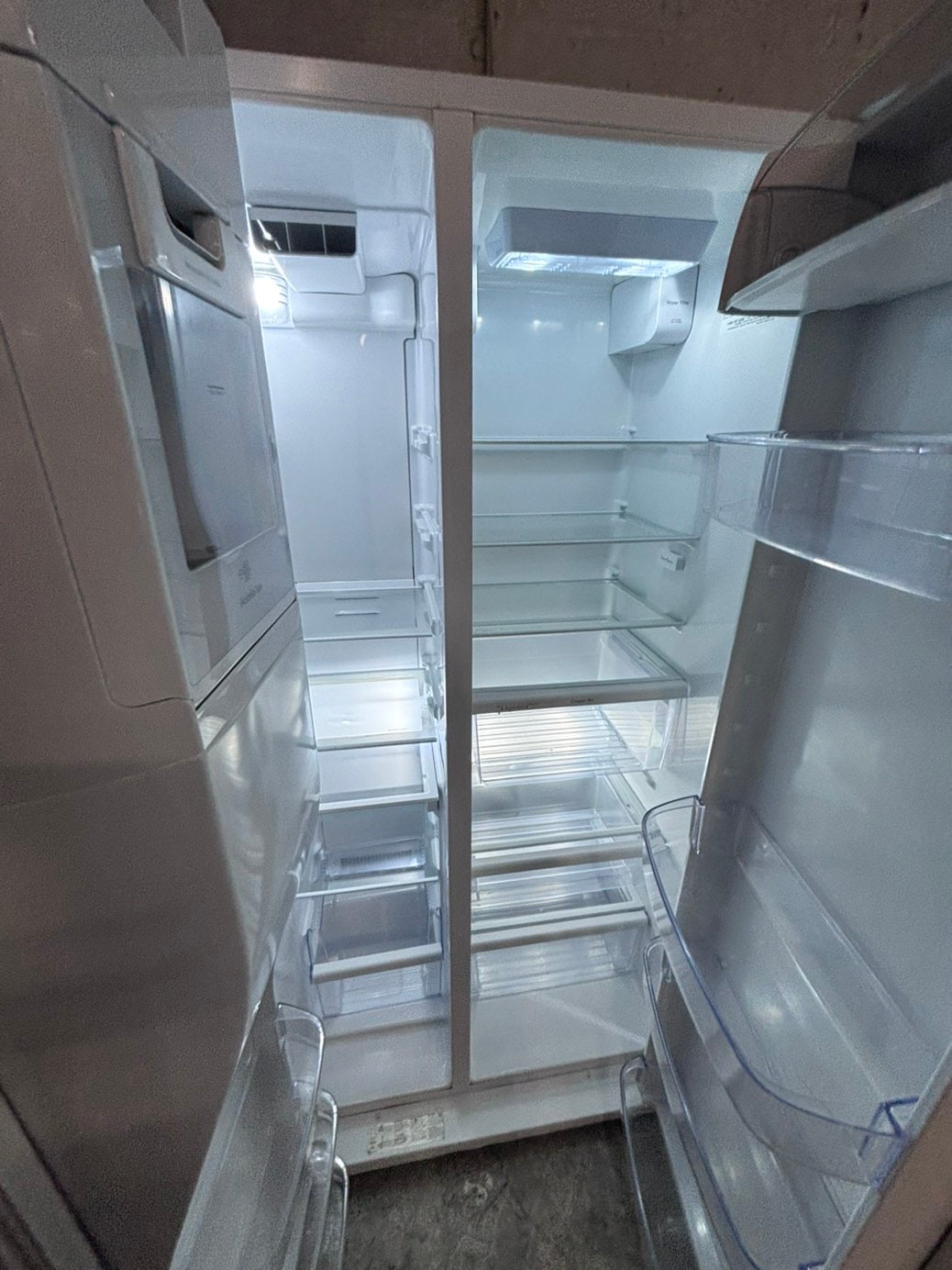 >*36”whirlpool counter depth French doors  fridge white color  (ice maker  doesn’t work) only water 💦 dispenser works !doesn’t affect on the others functions. 36” #WS33WWB