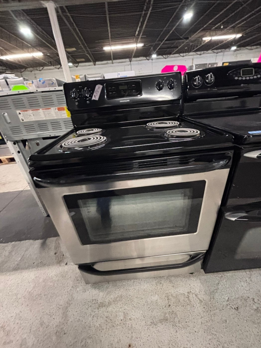 >*frigidaire stainless steel & black electric coil top range coil 220v bake /Broil 4 burner used-Refurbished  great condition 30" #ESZ5Z1B